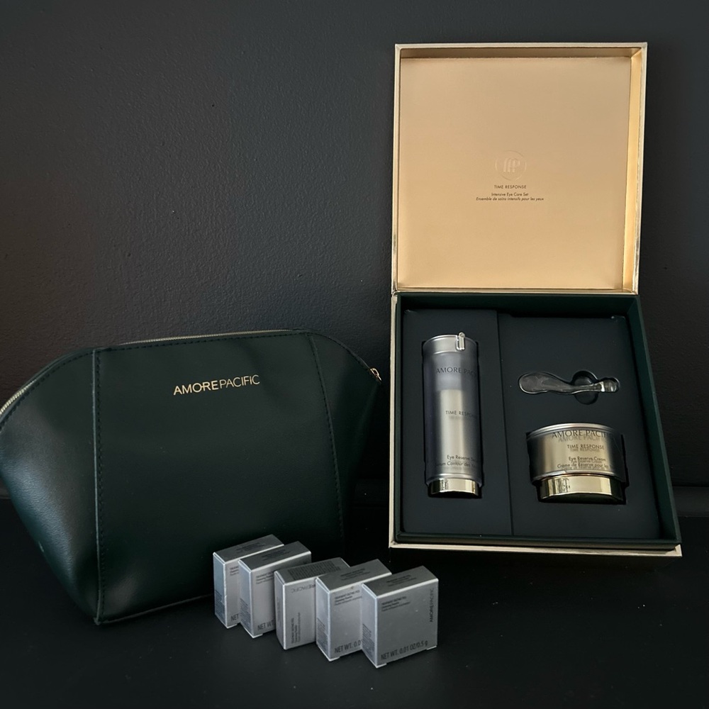Amore Pacific Time Response Intensive Eye Care Set and Green Cosmetic Bag